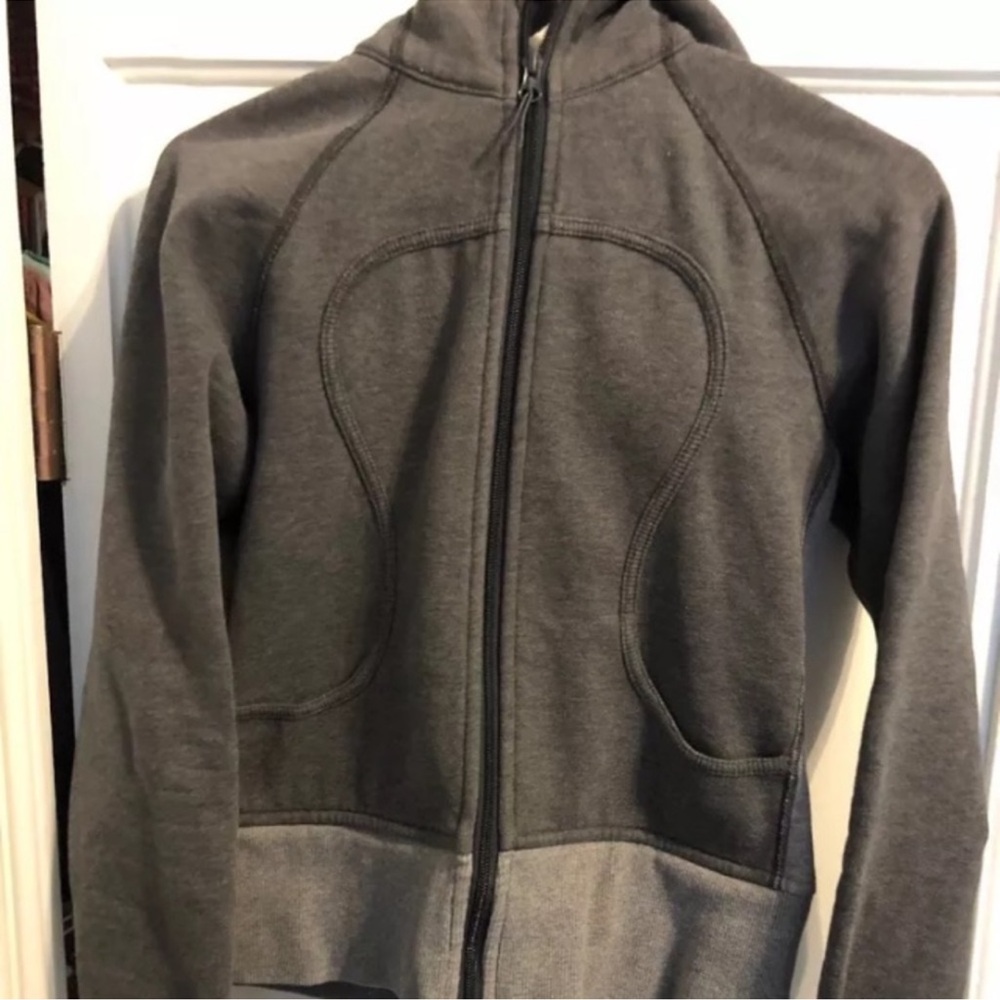 ❤️ Lululemon Gray two tone Scuba Hoodie, Size 6 EUC ❤️ N